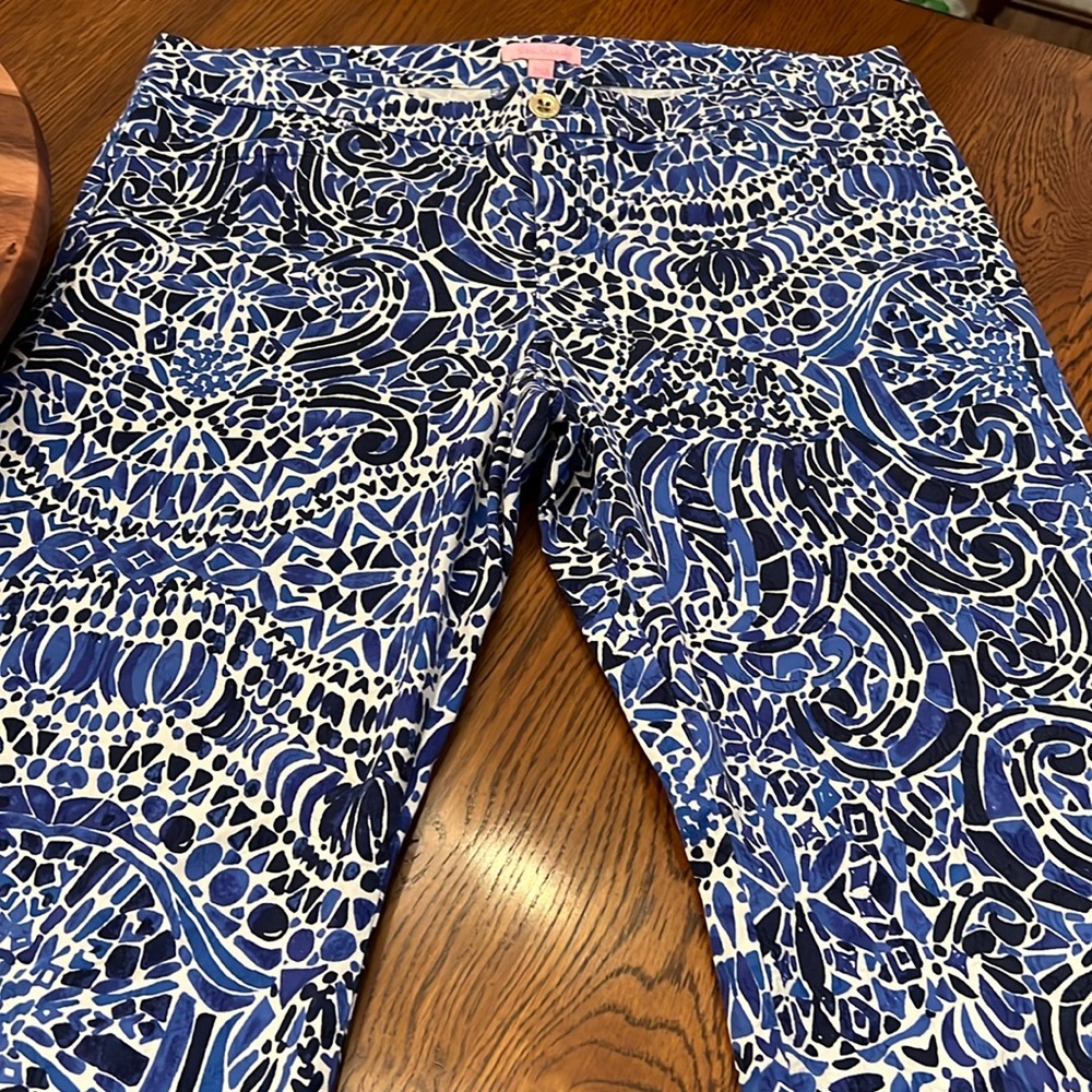 Lilly Pulitzer Blue and White Patterned Cropped Pants